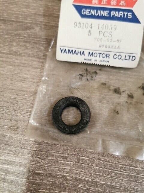 NOS YAMAHA YFS200W YFS200B RT180G XV750D IT175J OIL SEAL 93104-14059-00 Y159