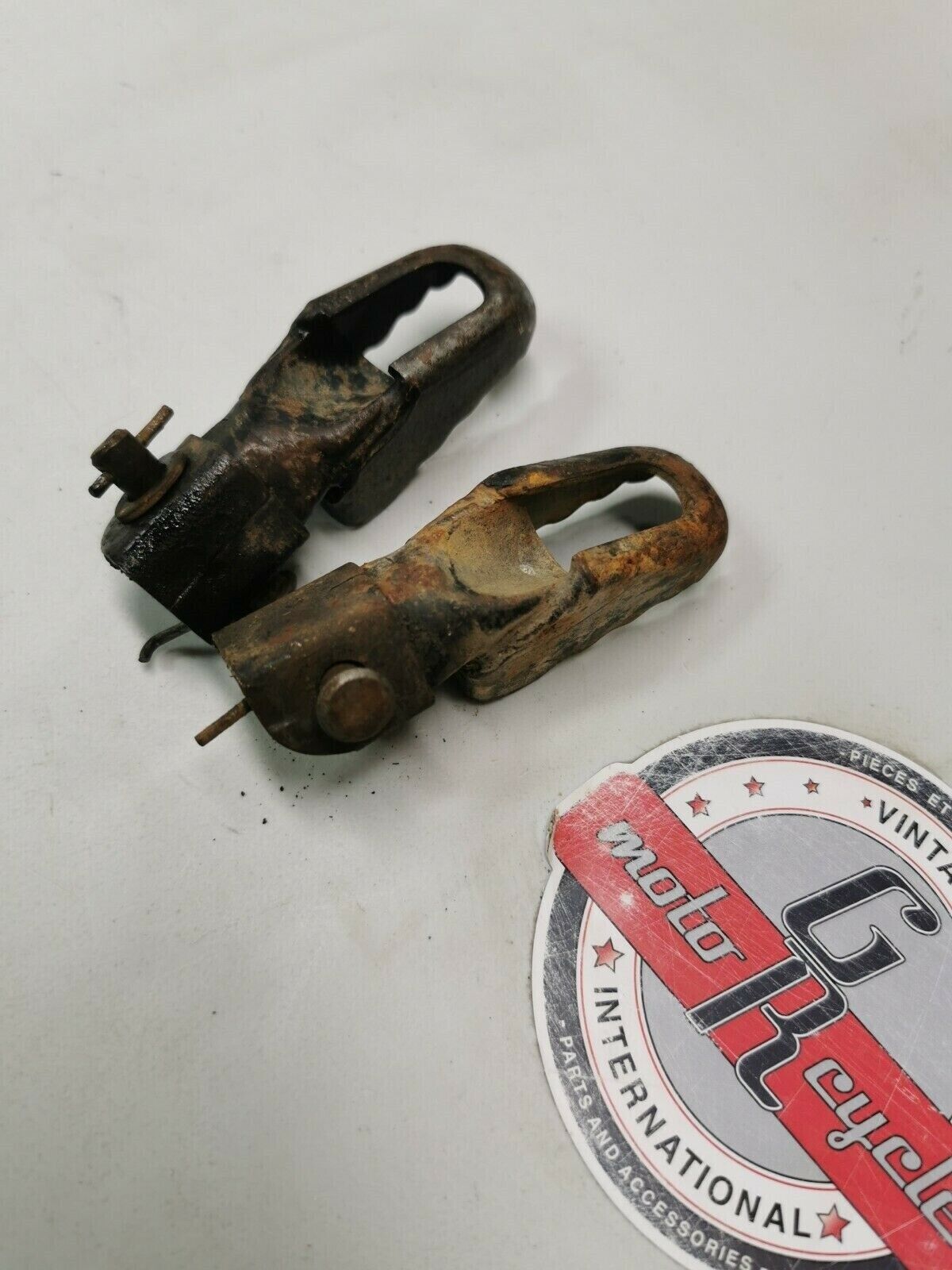 Yamaha DT125 1978 footrest footpeg foot rest peg step left right 22W-27411-01-90