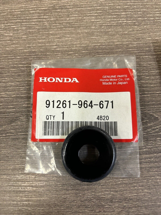 NOS Honda CR125R CR250R NX125 XR200R CUSHION ARM PIVOT SEAL 91261-964-671 H126