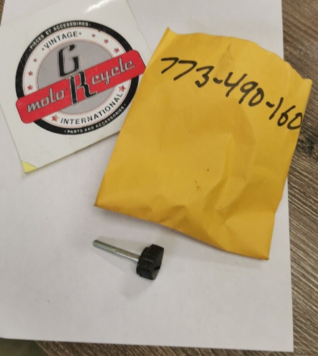 NOS PUCH BOMBARDIER MAXI SIDE COVER KNOB SCREW 773-490-160  P3