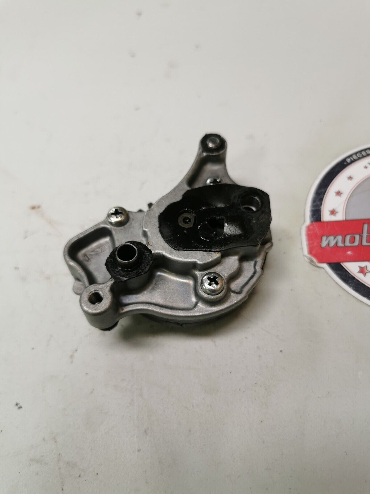 Honda XR200R 1984 oil pump gear housing shaft body cover 2