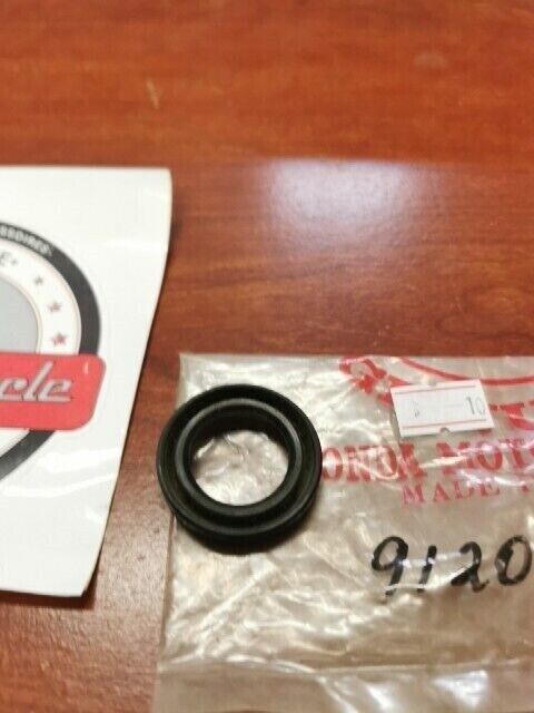 NOS Honda CA125 CA250T CB250 CM125C CMX250C OIL SEAL 22X34X7 91207-KB4-671 H71