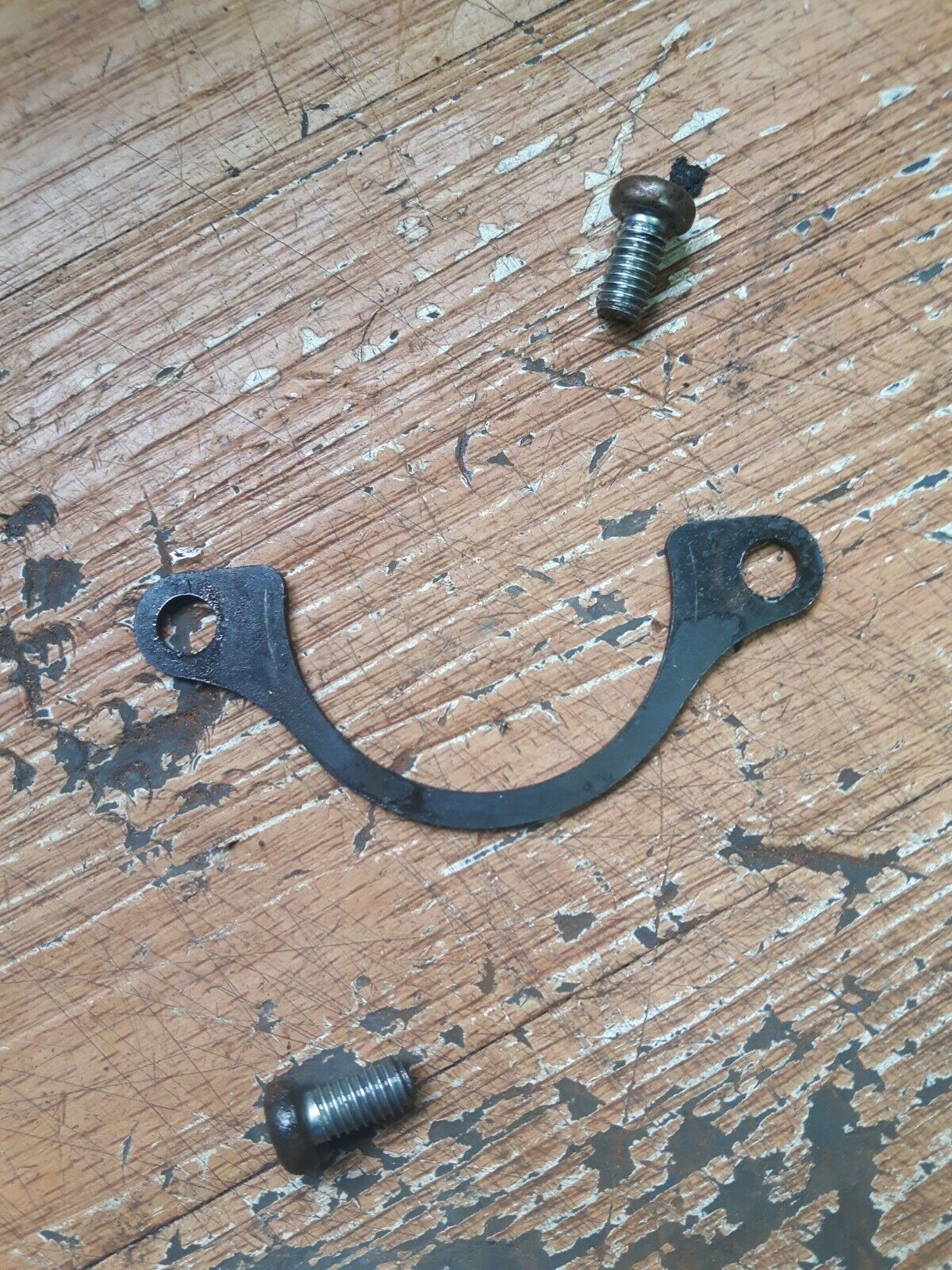 Suzuki RM250 1986 transmission bearing holder plate