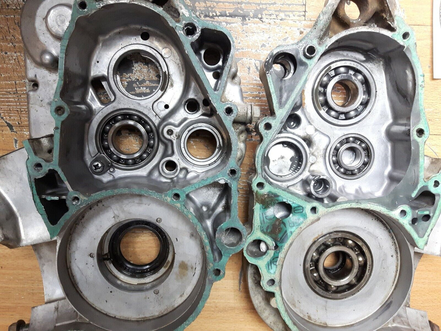 Suzuki RM250 1990 crankcase crank case left right