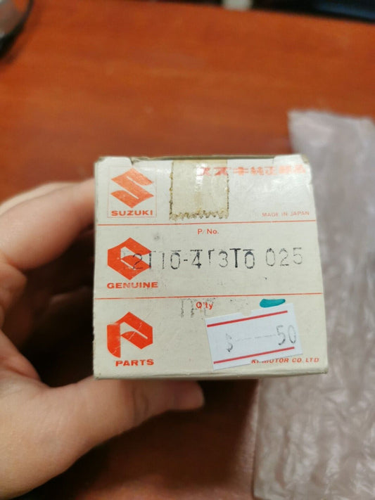 NOS SUZUKI 1975 - 80 RM125 PISTON OS 0.25 1211041310025 SUB. 12110-41311-025 S31