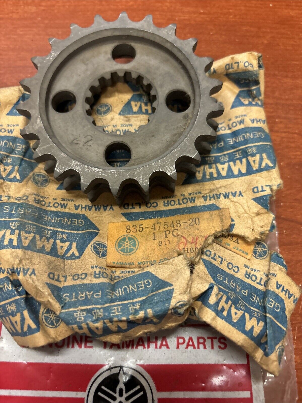 NOS Yamaha 1976 GP300 GP440 GS340 CHAIN DRIVEN SPROCKET 22T 835-47548-20-00 Y184