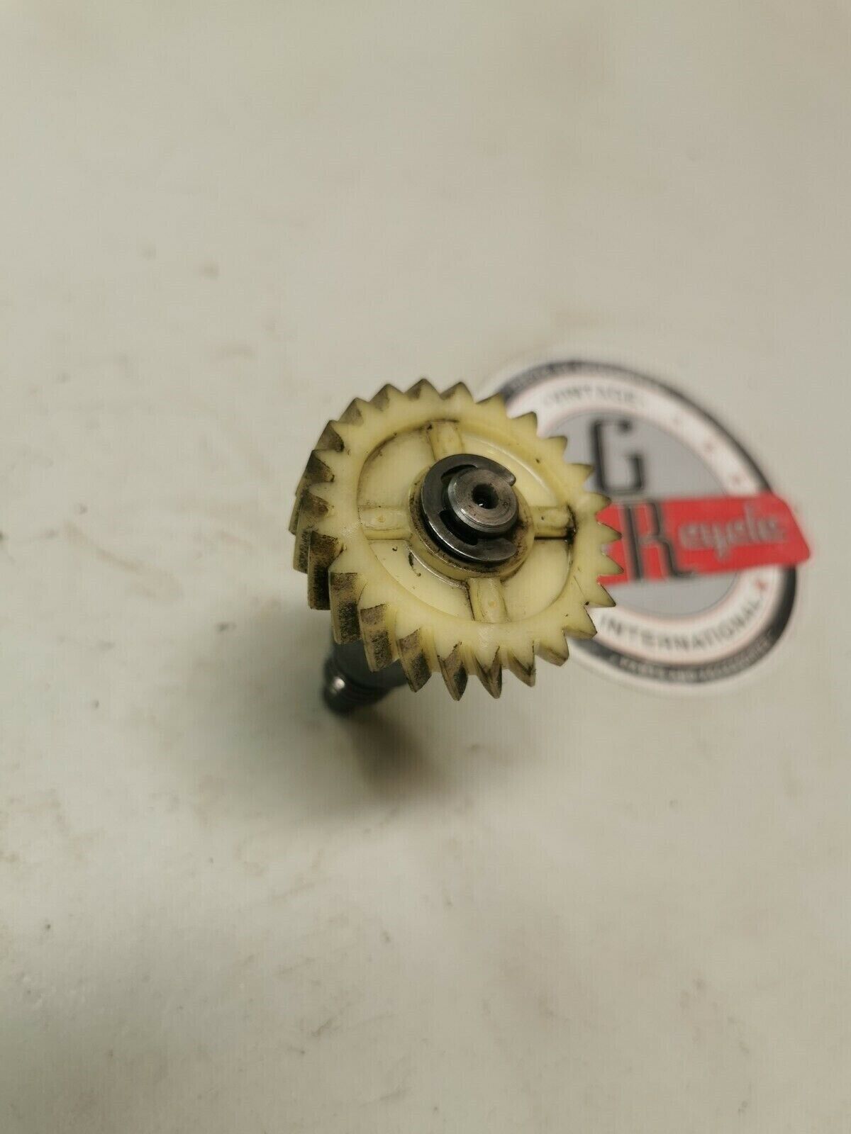 Yamaha DT125 1978 oil pump worm shaft drive gear 275-13175-01-00