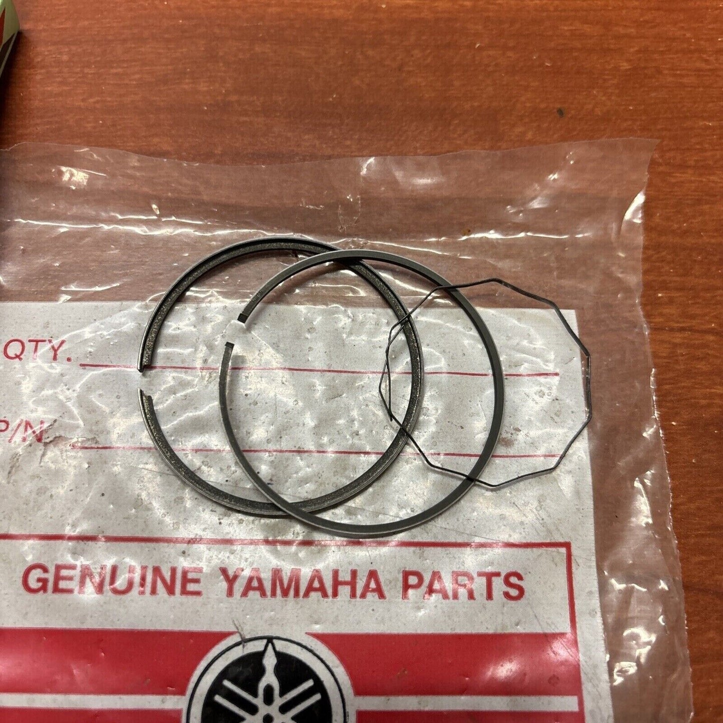 NOS Yamaha DT100 PISTON RING 0.75 437-11610-30-00 Y174