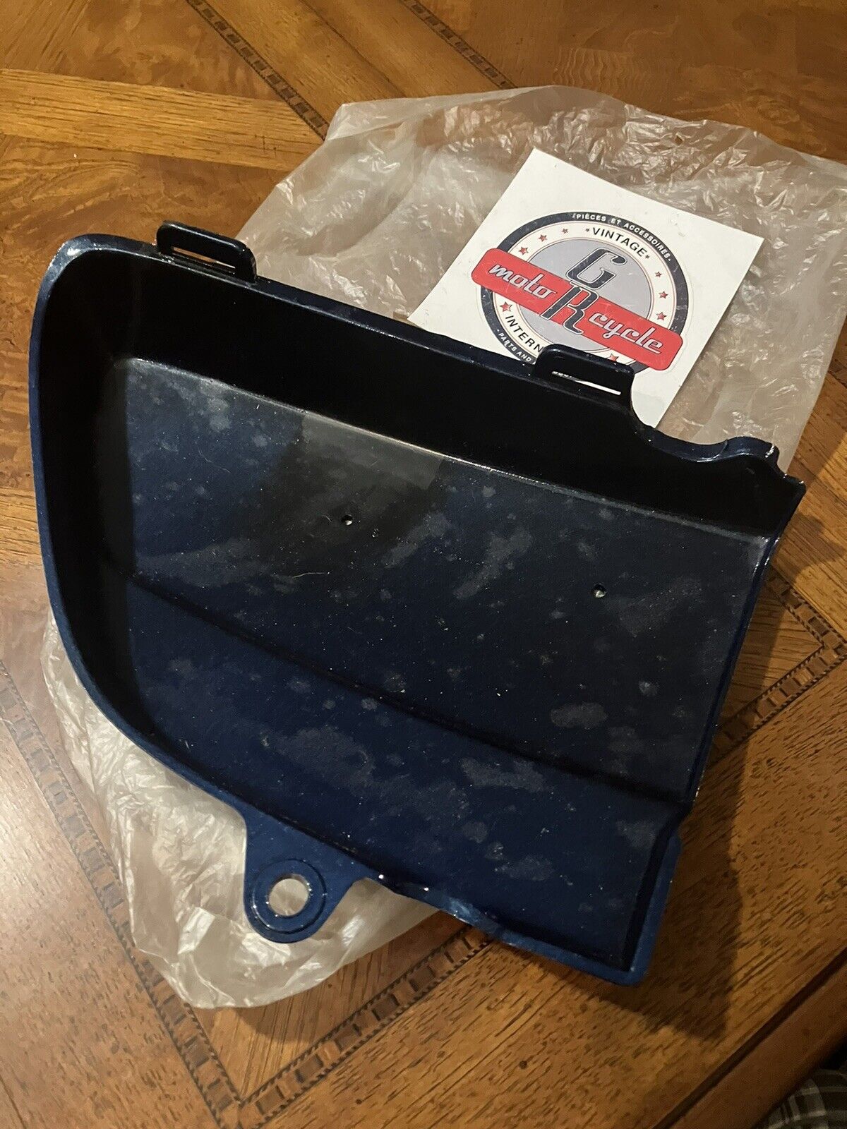 NOS Suzuki GT380 GT550 1973 - 1977 LEFT SIDE COVER PANEL 47211-34100-03F S34