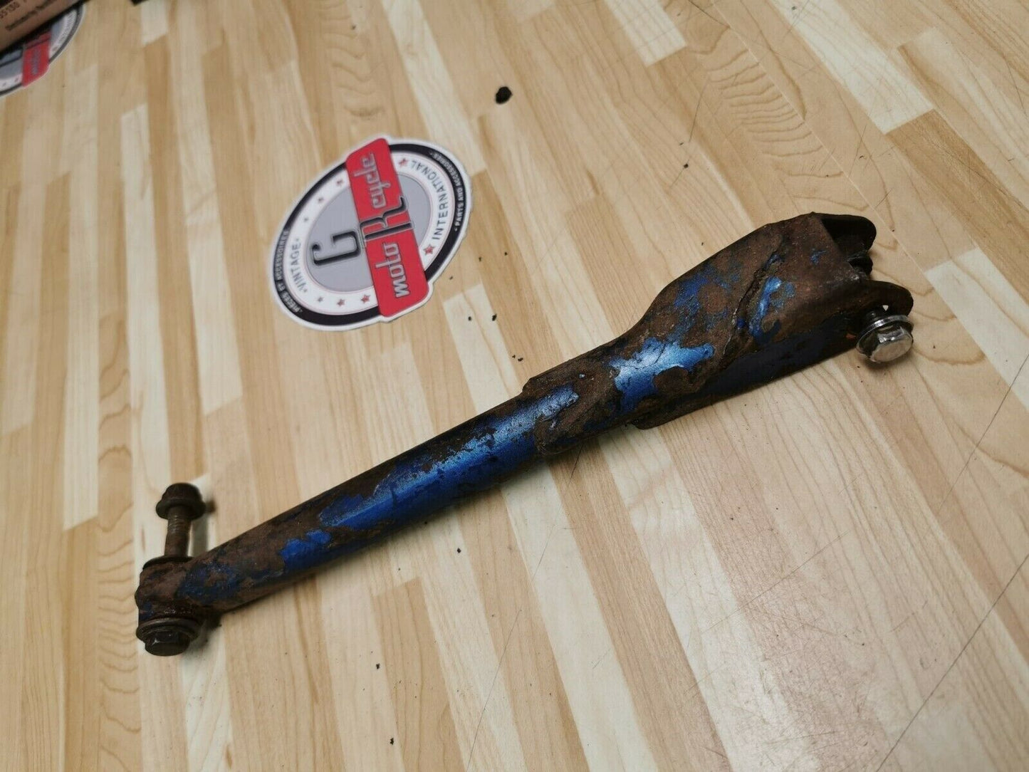 Suzuki RM125 1982 swingarm linkage cushion lever rod arm right