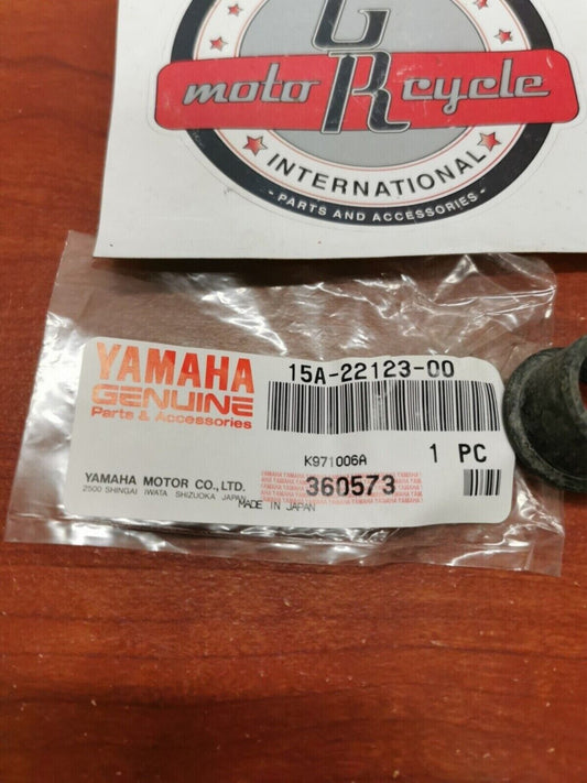 NOS Yamaha YFM225 YFM250 YFM350 XT125 XT200 BUSHING 15A-22123-00-00 Y98