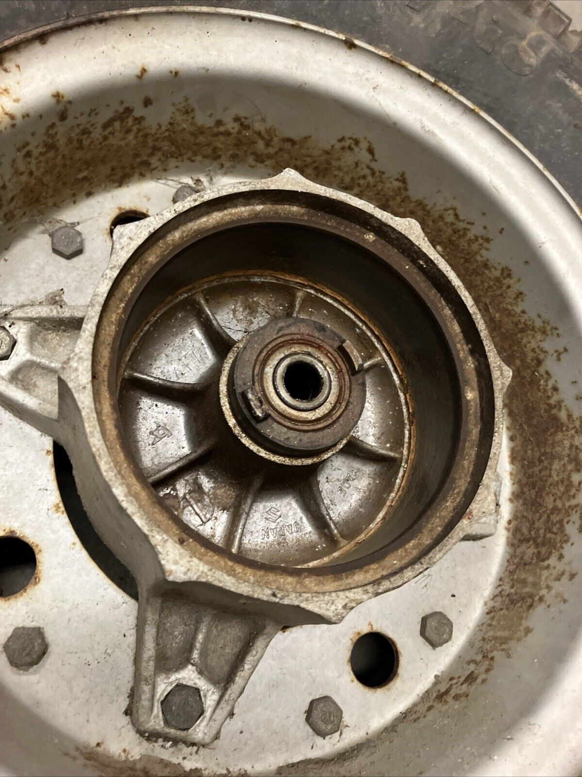 Suzuki RV90 1975 Front wheel rim tire hub bridgestone rectangle