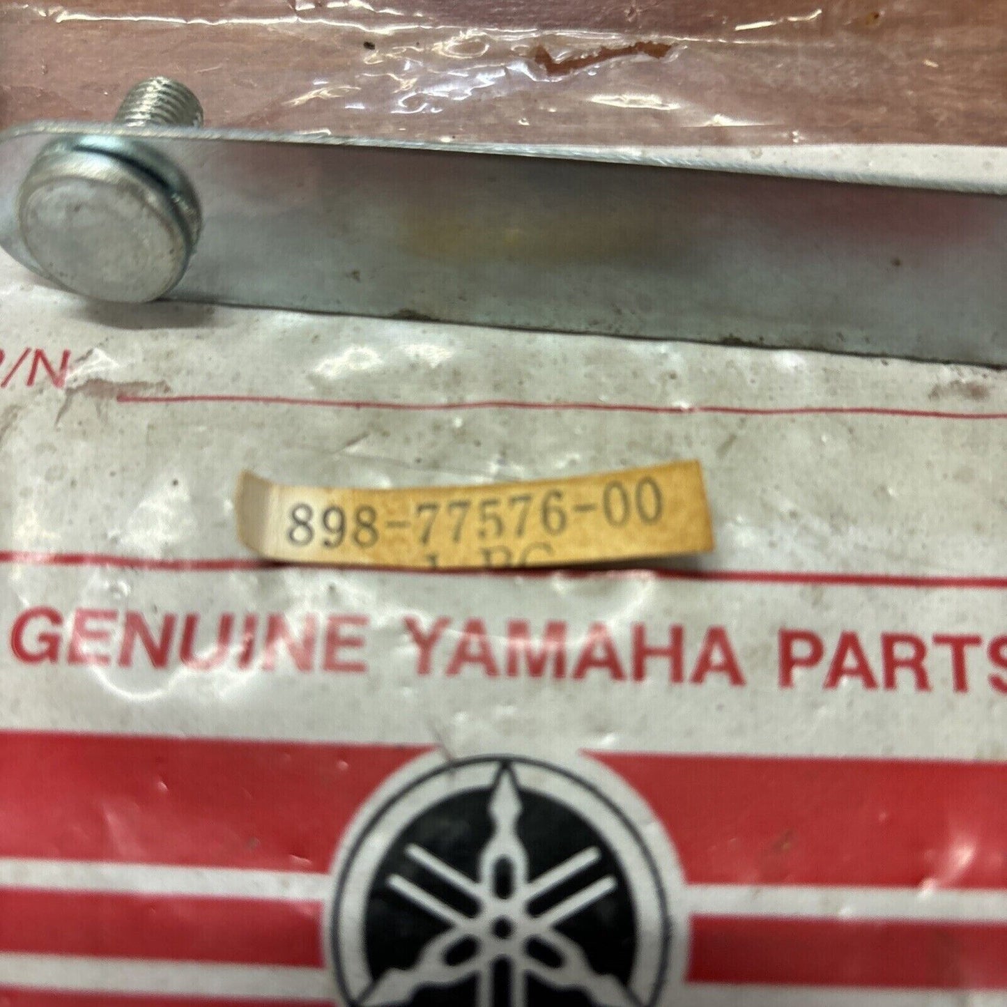 NOS Yamaha EC540 EX340 EX440 GP440 ASSISTANT GRIP BRACKET 898-77576-00-00 Y173