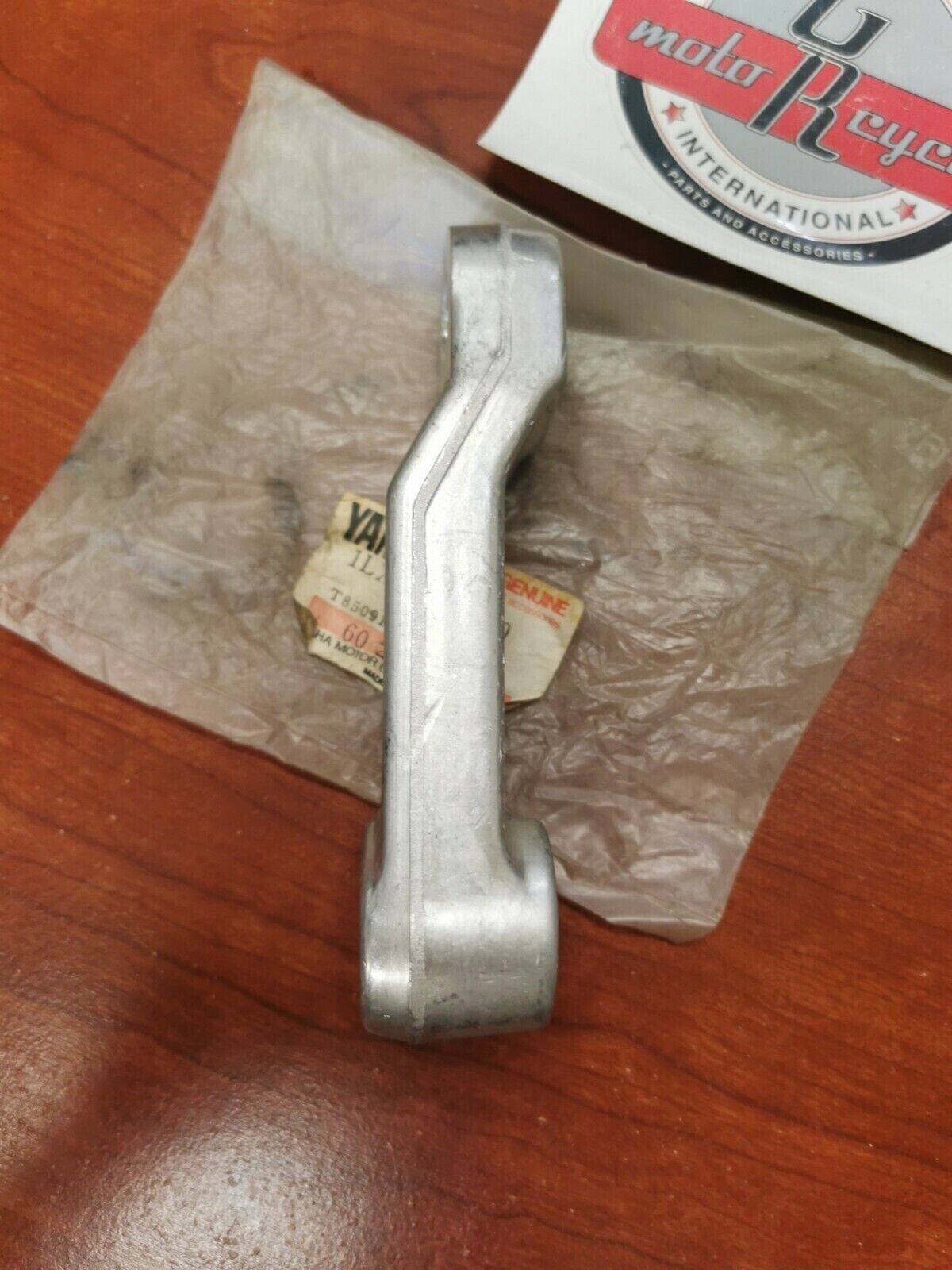 NOS Yamaha YZ125 YZ250 YZ490 SWING ARM CONNECTIING 2 ROD 1LX-2217G-00-00 Y85