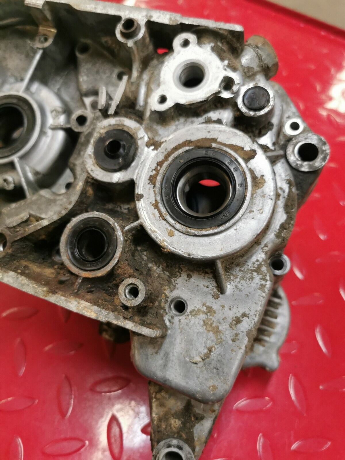 Yamaha DT125 1975 crankcase crank case left right 248-15111-02-00