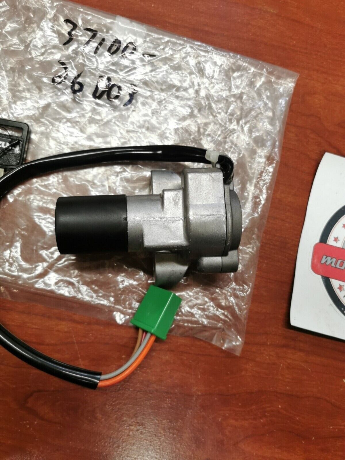 NOS SUZUKI GSF400 VX800 GS500 IGNITION SWITCH STEERING LOCK 37100-26D03 S30
