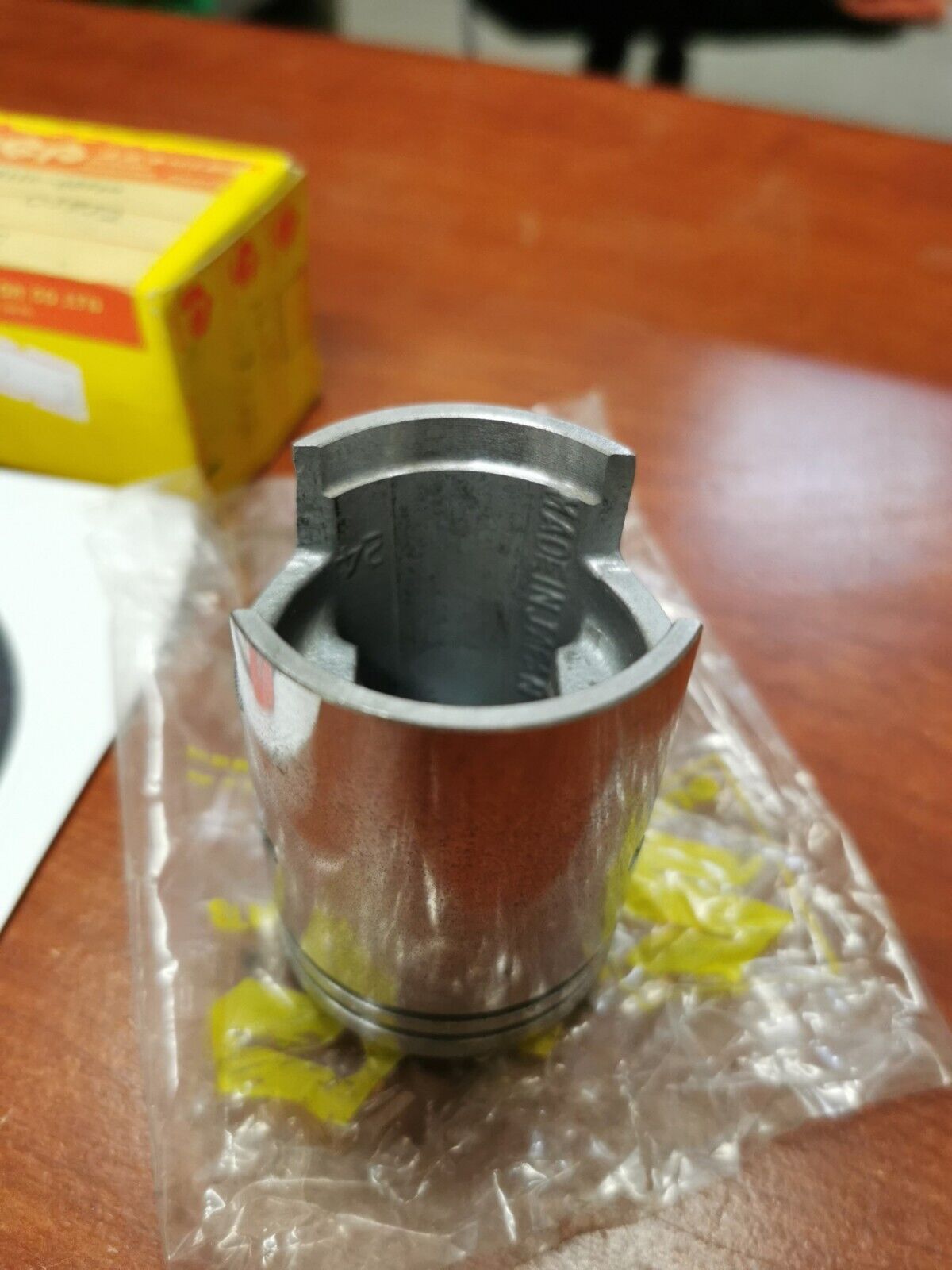 NOS Suzuki 1968 80K10 80K11 80K15 PISTON 1.0 12110-03710 S32