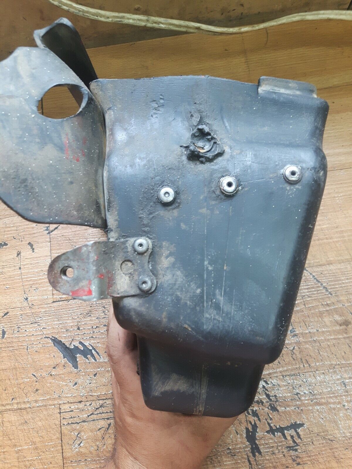 Honda CR125R 1982 Airbox air box cleaner filter housing
