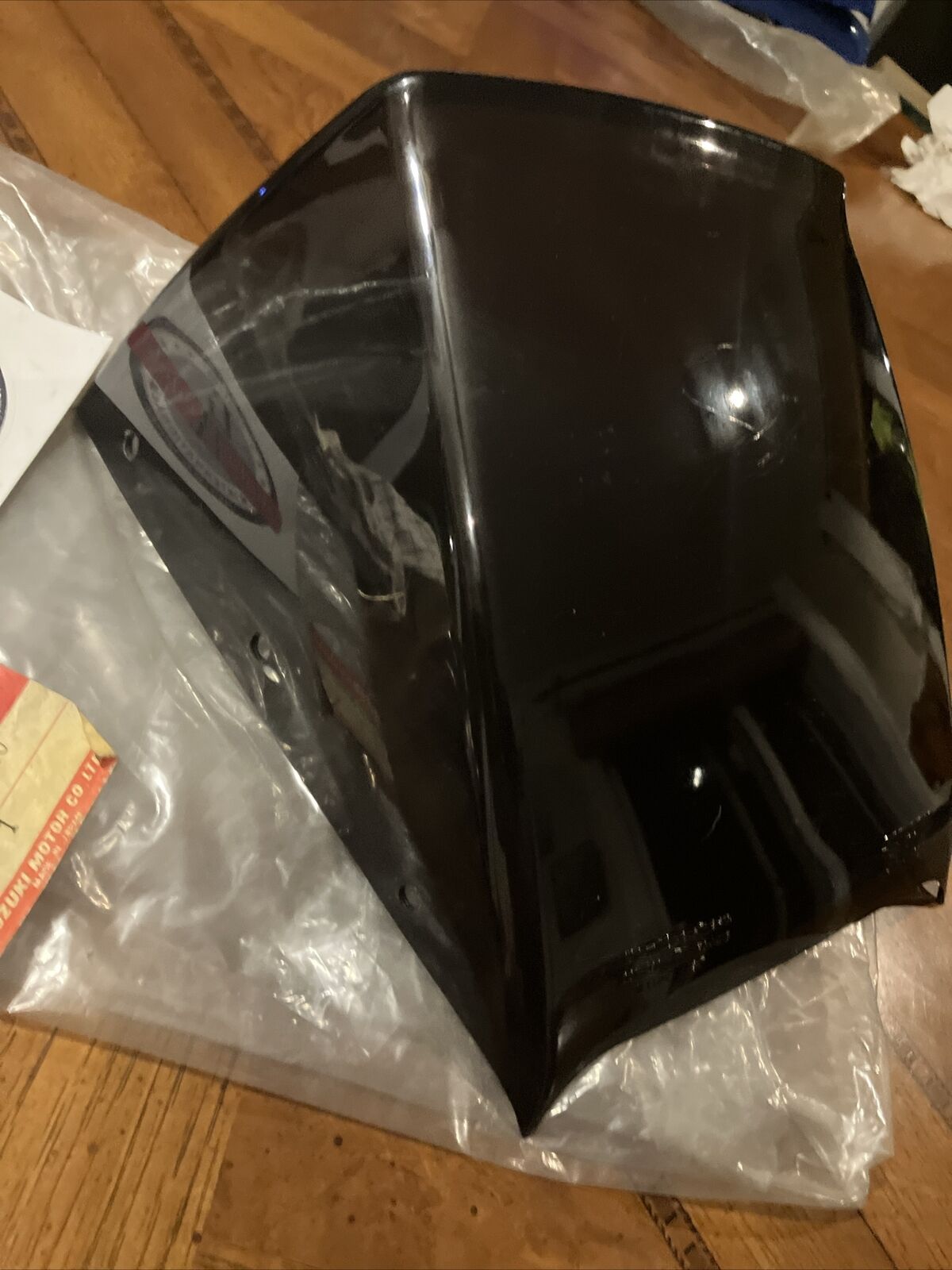 NOS Suzuki GS750E 1983 WINDSHIELD WIND SCREEN COWLING WINDOW 94611-31300 S34