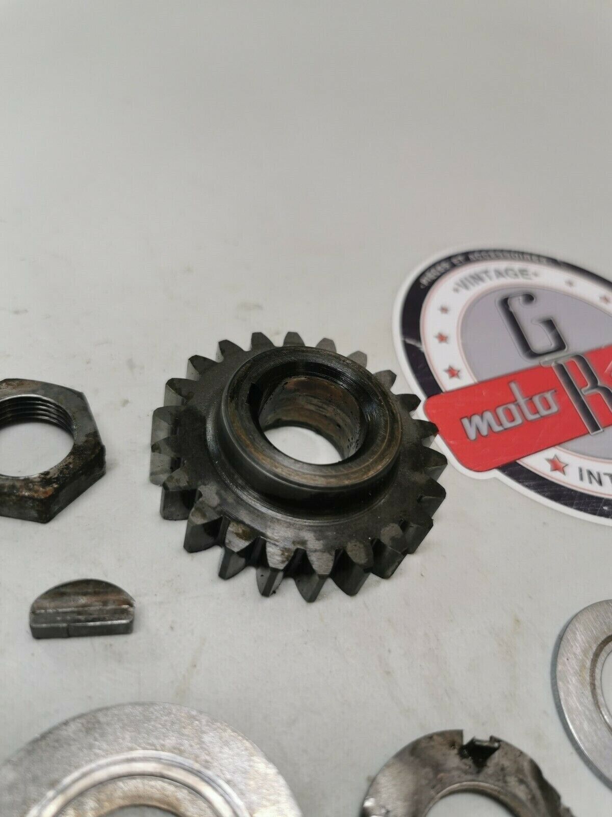 Suzuki RM250 1976 crankshaft primary drive gear 1977 1978