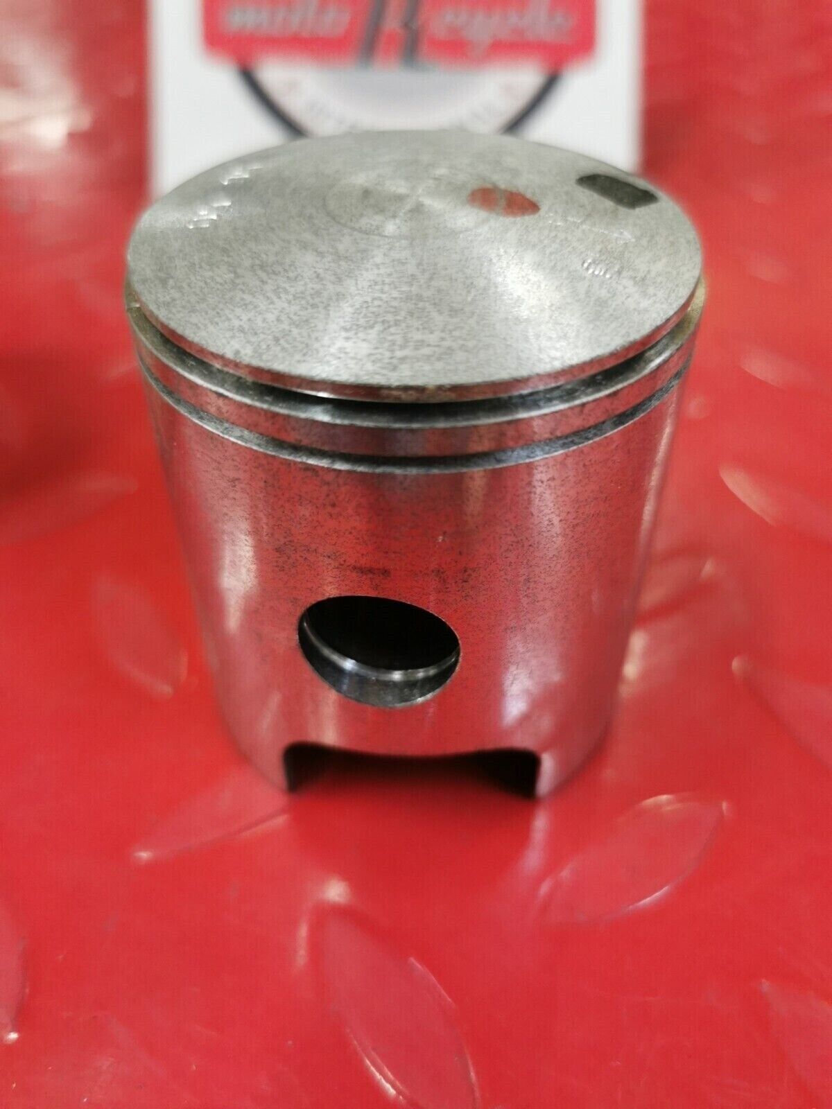 NOS YAMAHA DT125   1974   1975   PISTON 2 O/S 0.50  444-11636-00-00 Y50