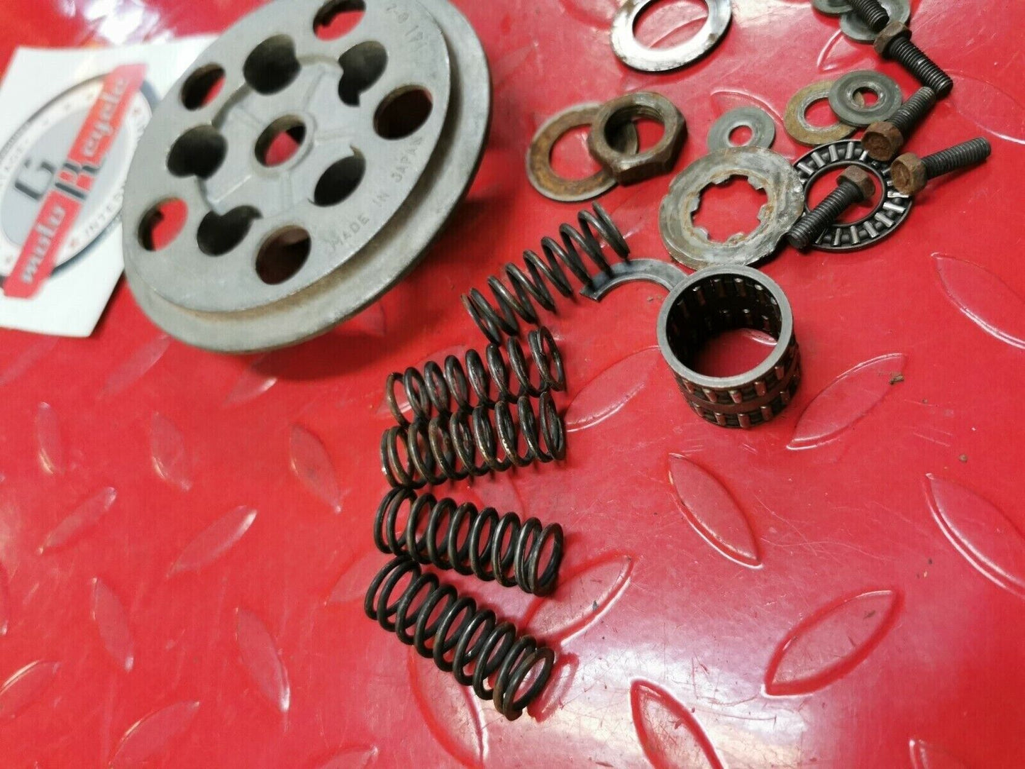 Suzuki RM125 1982 clutch parts pressure plate