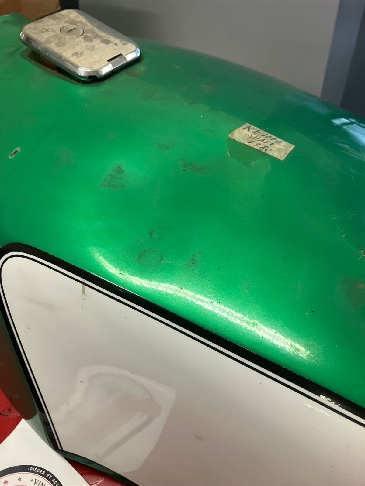 Kawasaki KZ1000E 1980 shaft 1979 Fuel tank gas petrol reservoir