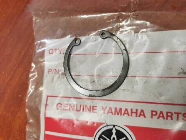 NOS Yamaha EW433 EX340 EX440 GP292 GP433 SL292 CIRCLIP 93420-44029-00 Y136
