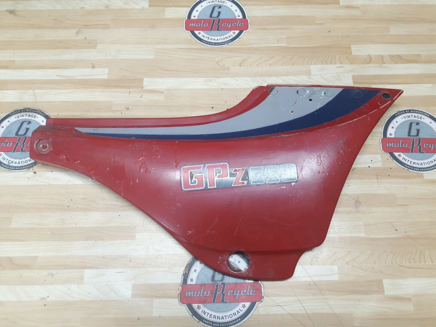 Kawasaki GPZ550 1984 left side panel cover