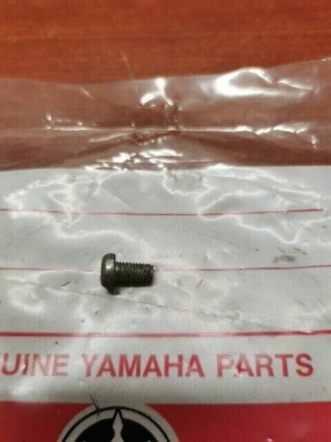 NOS Yamaha PAN HEAD SCREW 98501-05010-00 SUB 98580-05010-00 97885-05010-00 Y129
