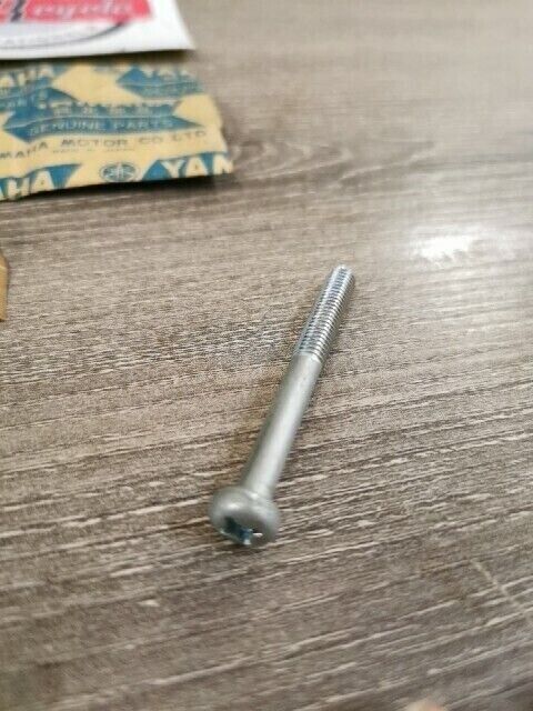 NOS YAMAHA RZ350N YG5T AS2C YZ50G LTMX HS1 SCREW PANHEAD 92501-06055-00 Y151