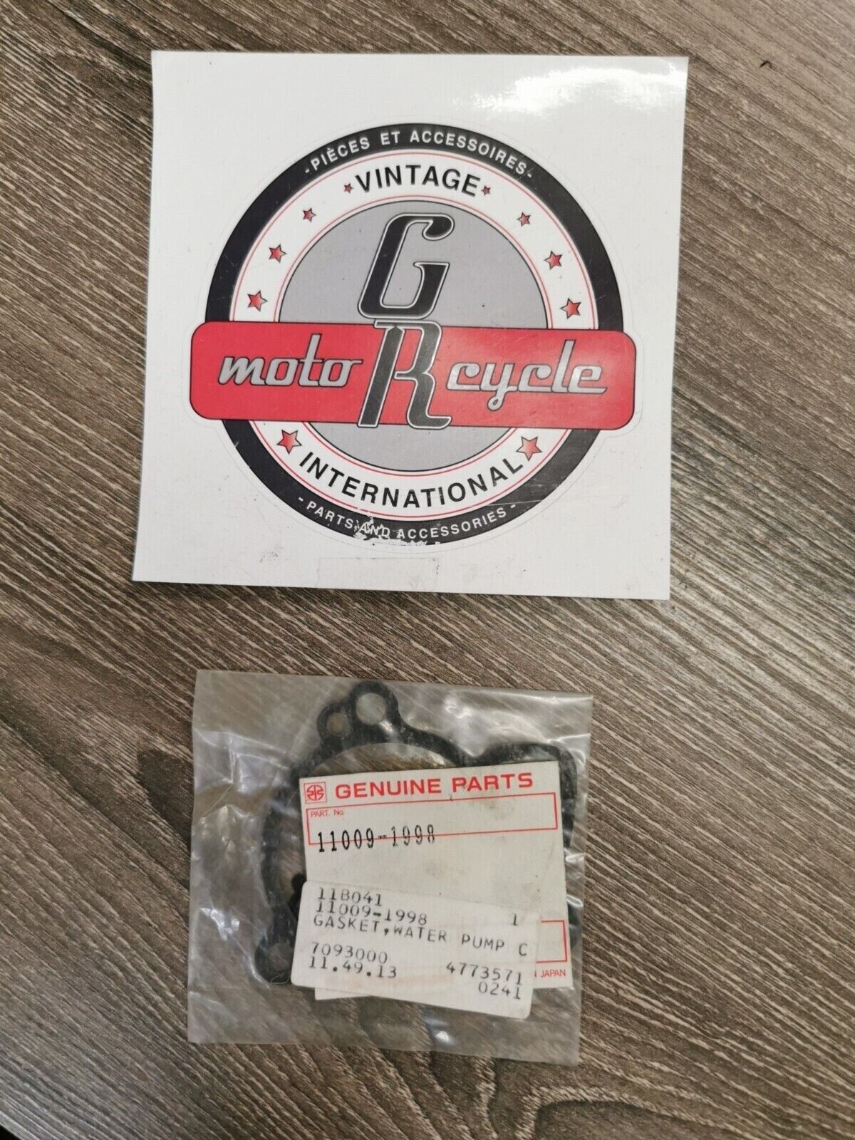 NOS KAWASAKI KDX200 KMX125 1985 - 2005 GASKET WATER PUMP COVER 11009-1998 K31
