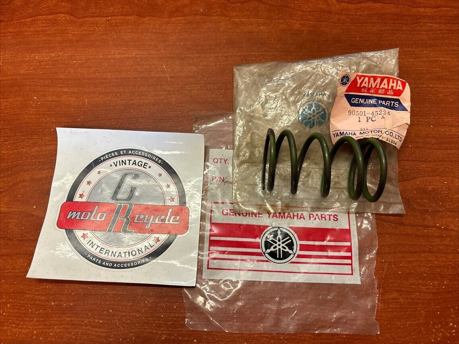 NOS Yamaha 1974 GP246 COMPRESSION SPRING 90501-45224-00 Y178