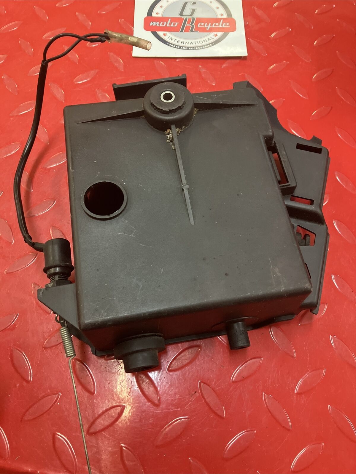 Yamaha XV500 1983 Virago 500 side cover battery tool box holder mounting case