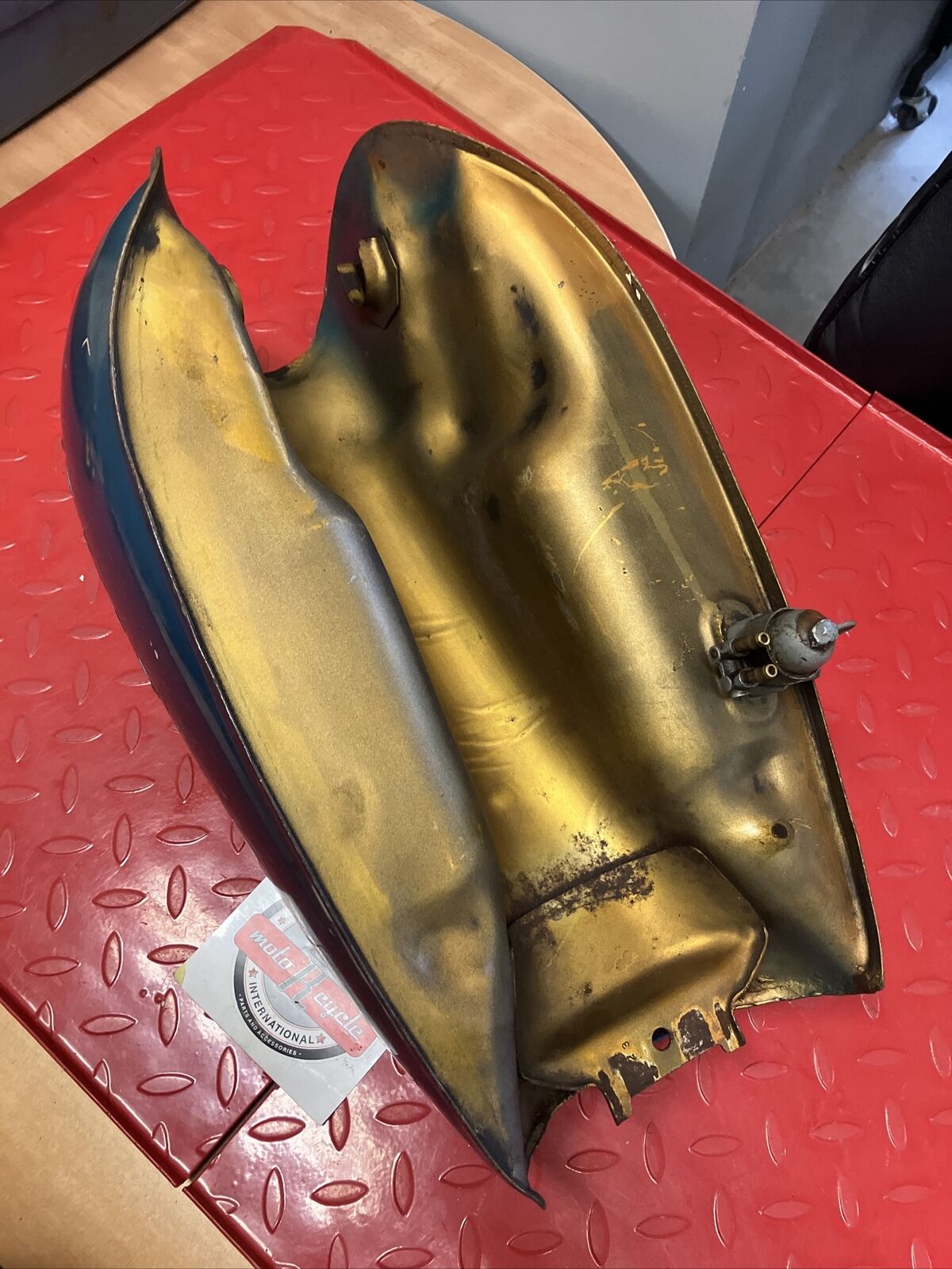 Honda CB550 1974 Fuel tank gas petrol reservoir PETCOCK NOT INCLUDED