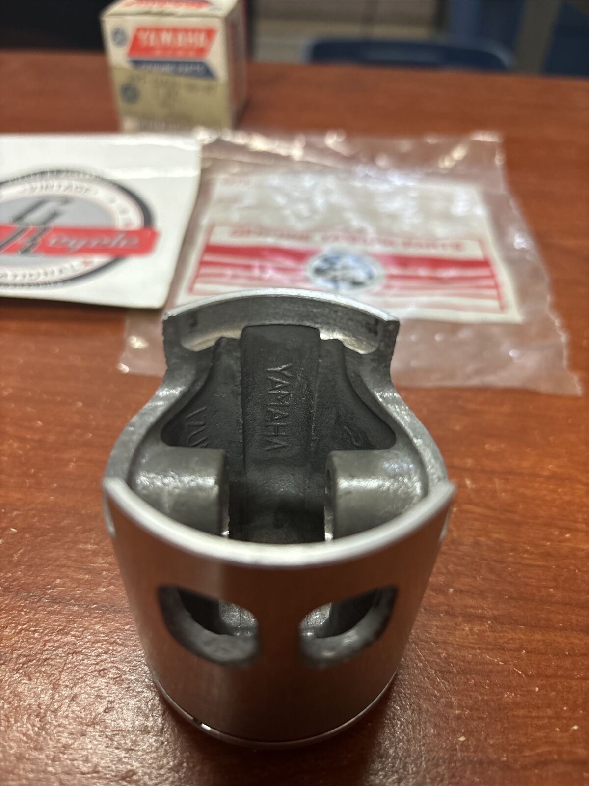 NOS Yamaha 1974 - 1976 RD200 PISTON STD 0.97 397-11631-00-97 SUB 397-11631- Y175