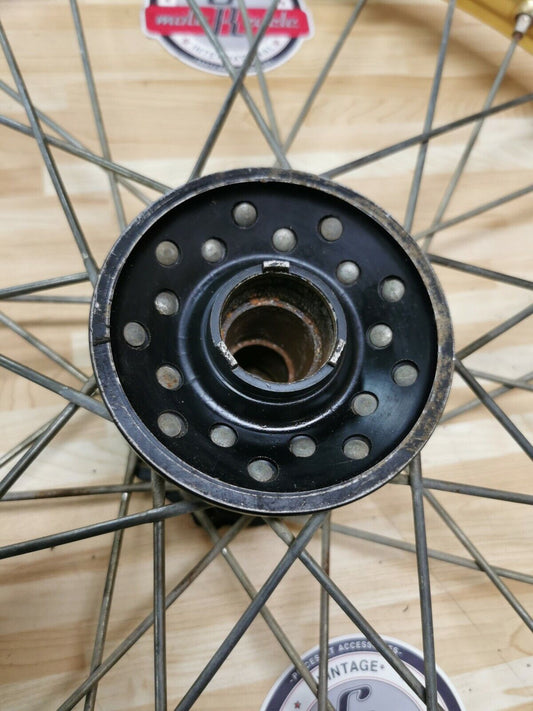 Yamaha YZ125 1986 front wheel hub 1LX-25111-00-98 YZ250 YZ490