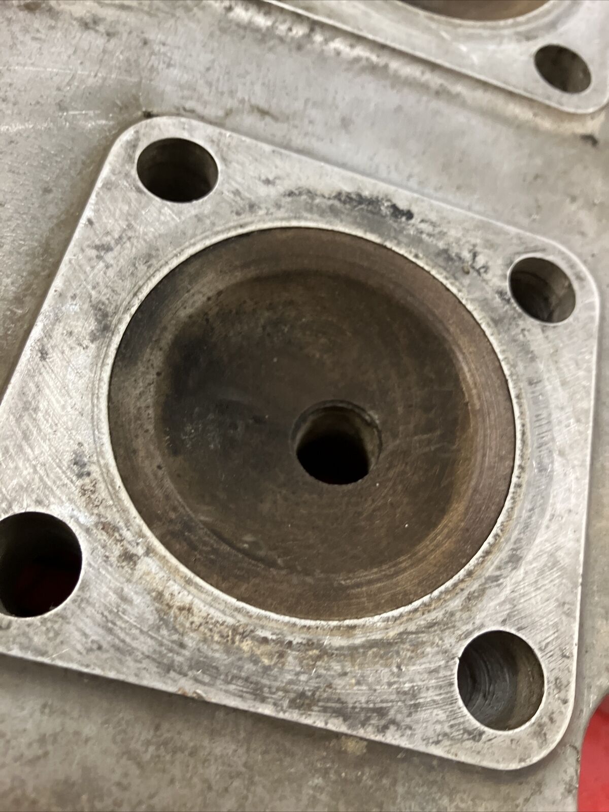 Suzuki GT380 cylinder head ram air U2