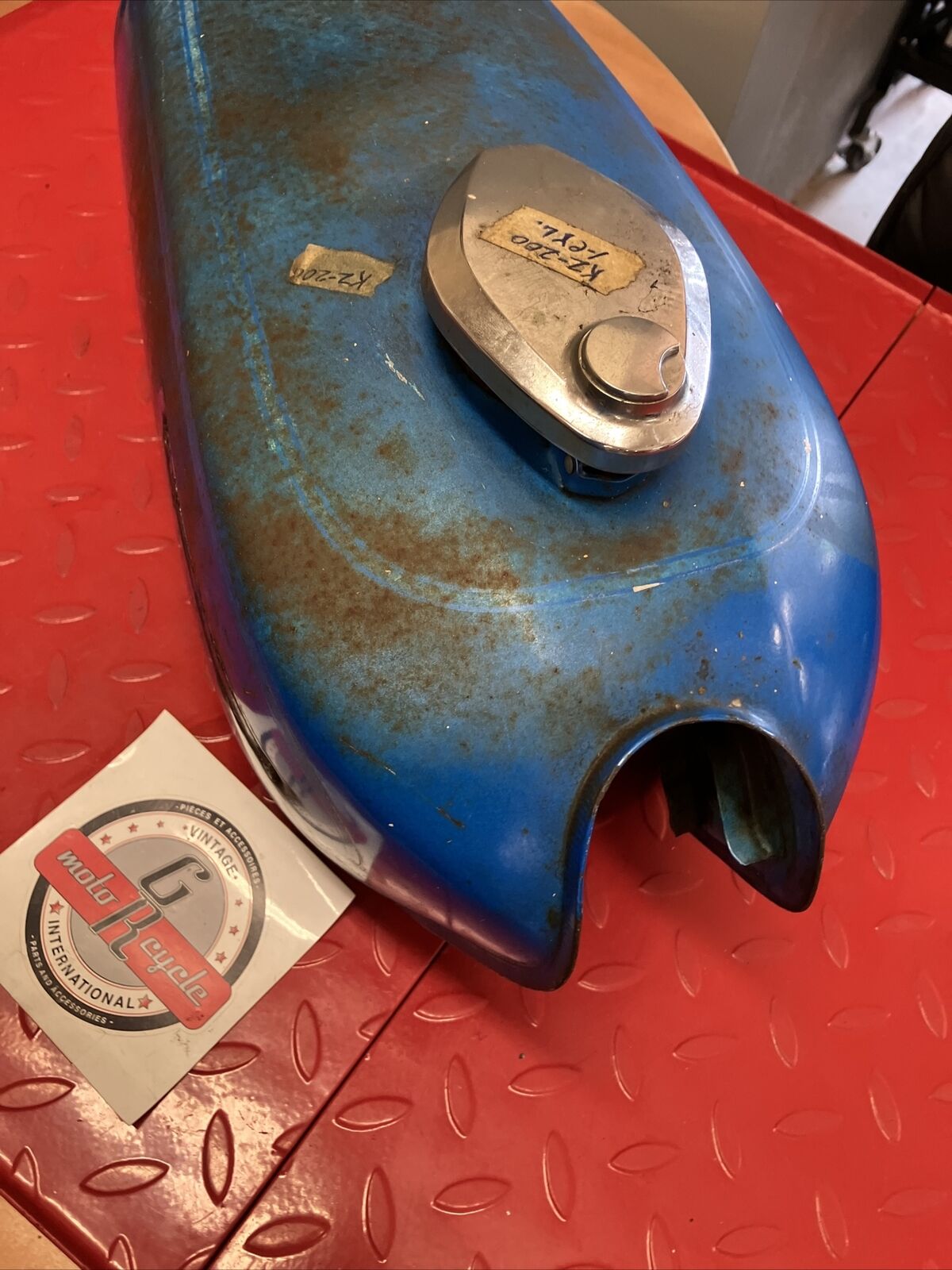 Kawasaki KZ200 1977 Fuel tank gas petrol reservoir PETCOCK NOT INCLUDED