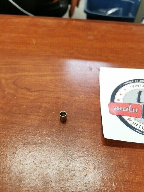 NOS Yamaha LEVER COLLAR 214-83913-00-00 Y115