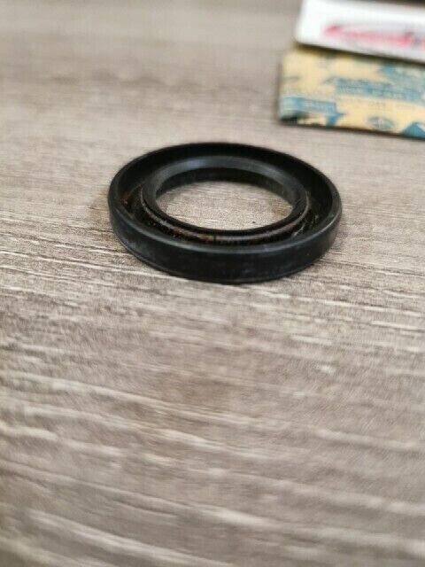 NOS YAMAHA EF3000IS YP20TX EF1600C YP20GA YP30GA OIL SEAL 93102-25090-00 Y148