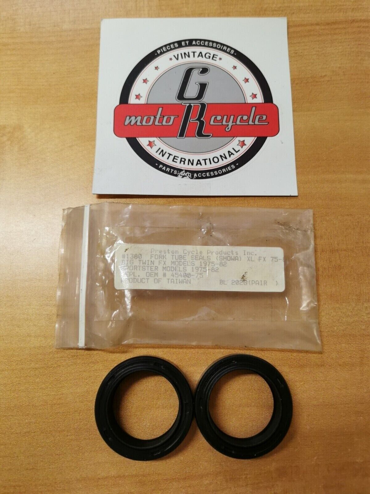 NOS HARLEY DAVIDSON 1975 - 1983 XL FX FORK TUBE SEALS (SHOWA) QTY2 45400-75 A1