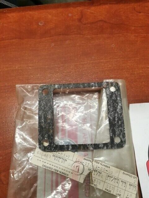 NOS Yamaha DT125 RD125 VALVE SEAT GASKET 10V-13621-00-00 SUB 3TT-13621-00-0 Y143
