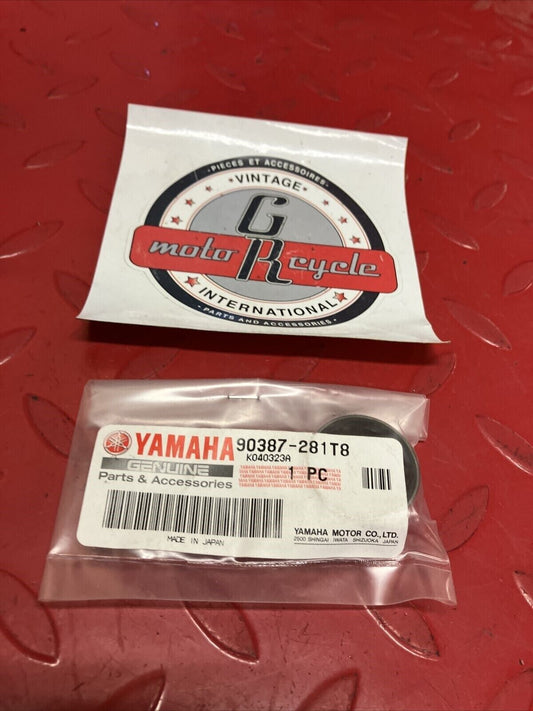 NOS YAMAHA COLLAR 90387-281T8 Y61
