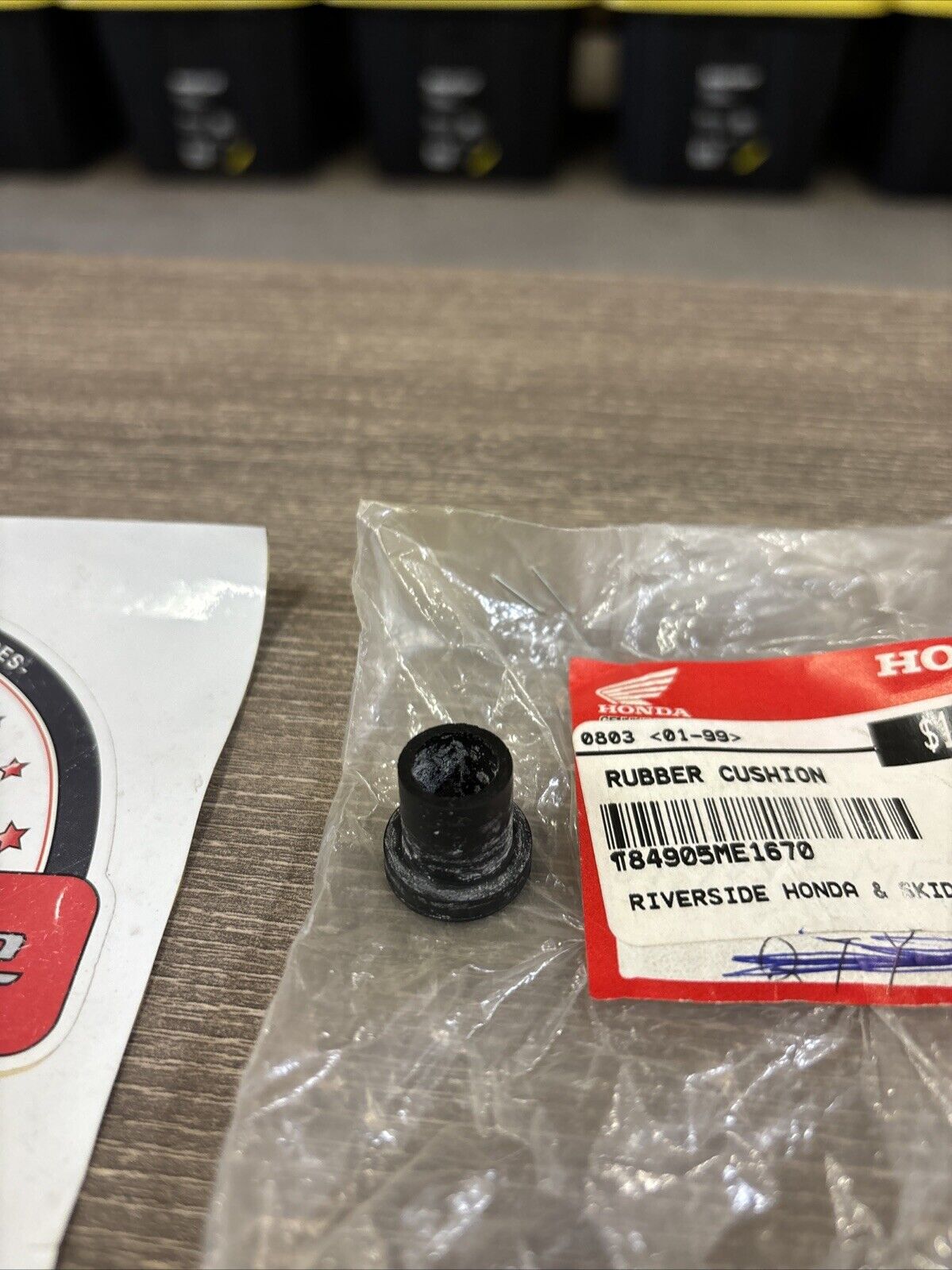 NOS Honda 1982 1983 CB750SC CUSHION RUBBER 84905-ME1-670 H159