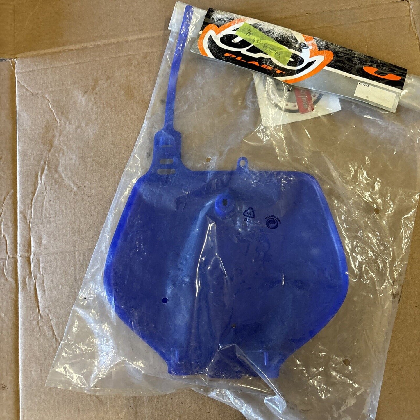 NOS UFO PLAST FRONT NUMBER PLATE REFLEX BLUE YA02853-089