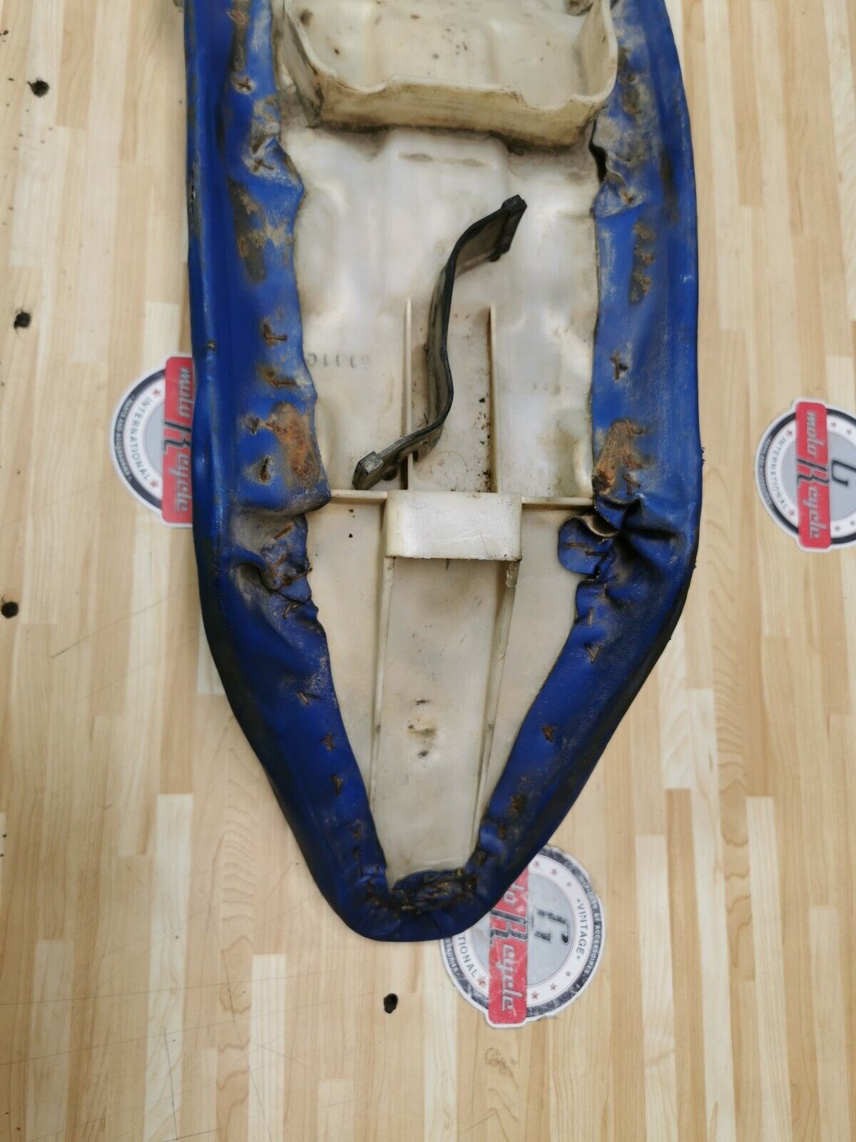 Kawasaki KDX200 1986 seat saddle pan foam base