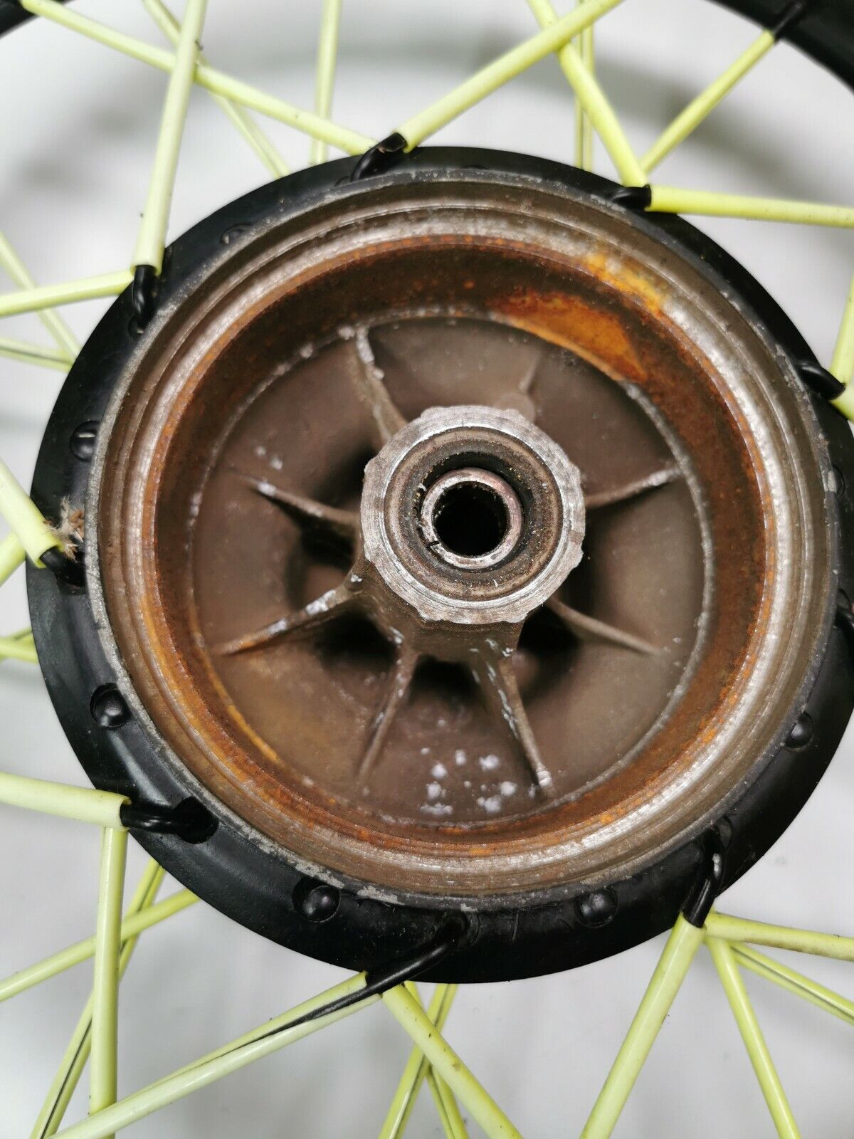 Suzuki PE175 1982 back rear wheel hub rim 64110-14400 1983 1984