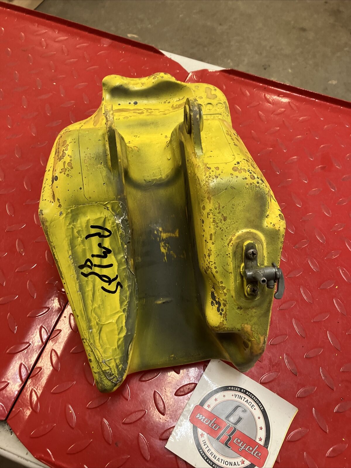 Suzuki RM125 1985 fuel tank gas petrol reservoir 1984 1986