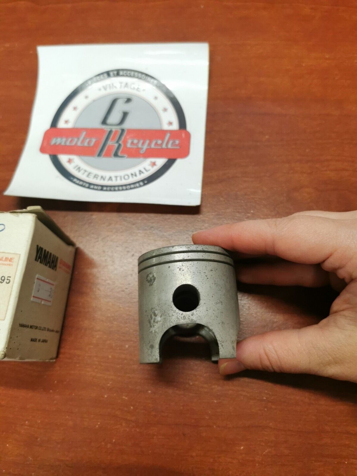 NOS Yamaha 1981 YZ80 PISTON STD 4V1-11631-00-95 Y92